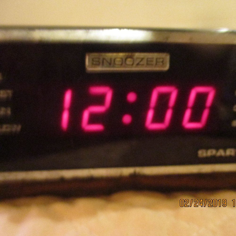 Vintage 1979 Spartus Alarm Clock With Snooze Alarm